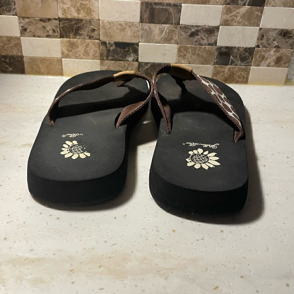 Yellow Box flip Flops  - Picture 4 of 4